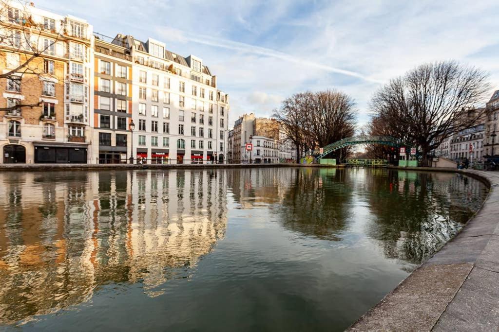 Greeter-nid Douillet Au Bord Du Canal St Martin Parigi