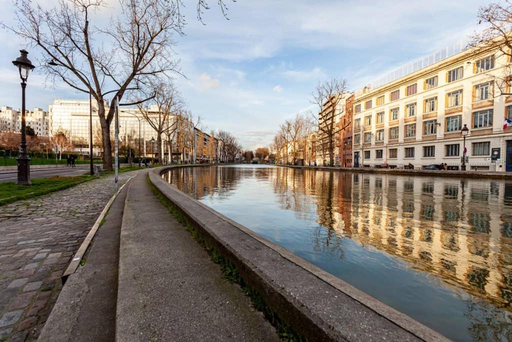Greeter-nid Douillet Au Bord Du Canal St Martin Parigi